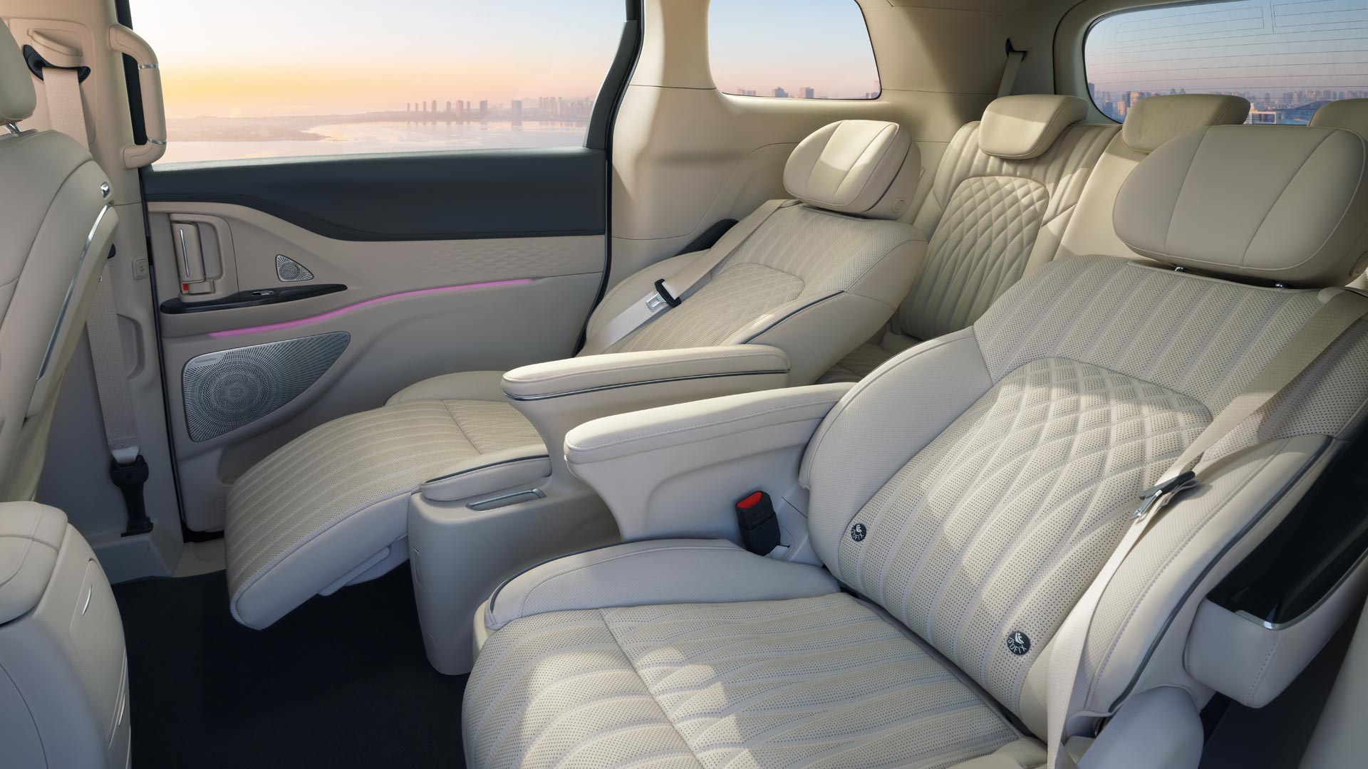 Fotele ZERO GRAVITY – szerokie, komfortowe, z elektryczną regulacją